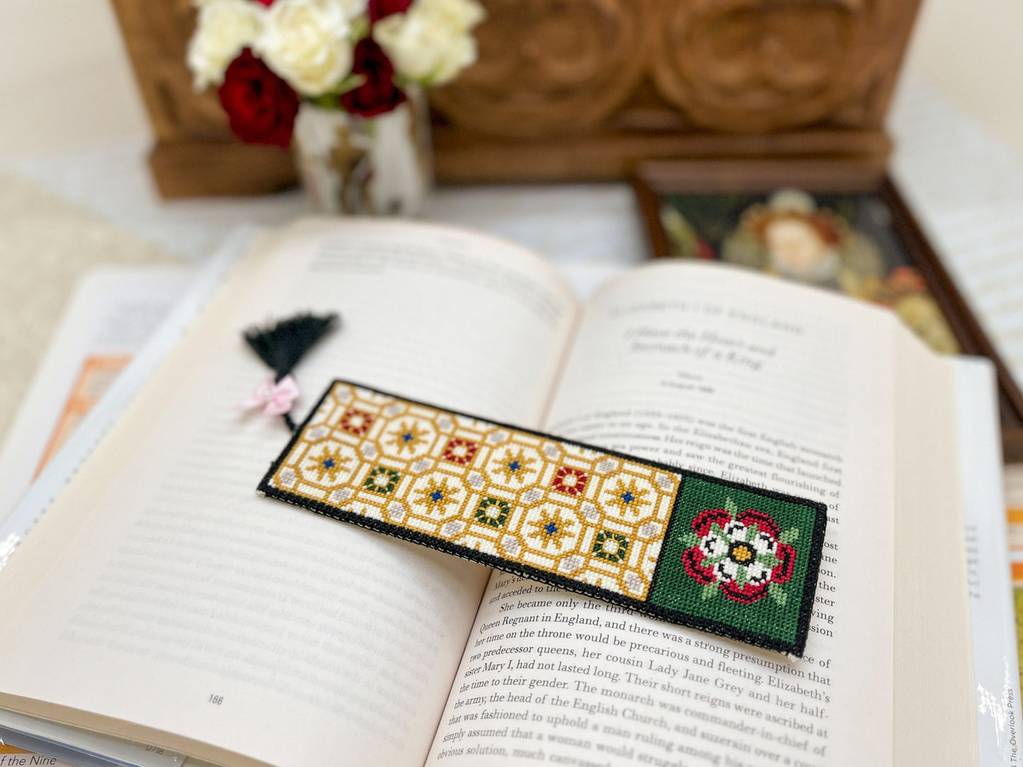 Elizabeth I Bookmark Cross Stitch Pattern | PDF Instant Download | Gift for Lovers of History, Royal Family & Tudor Monarchs | Tudor Rose