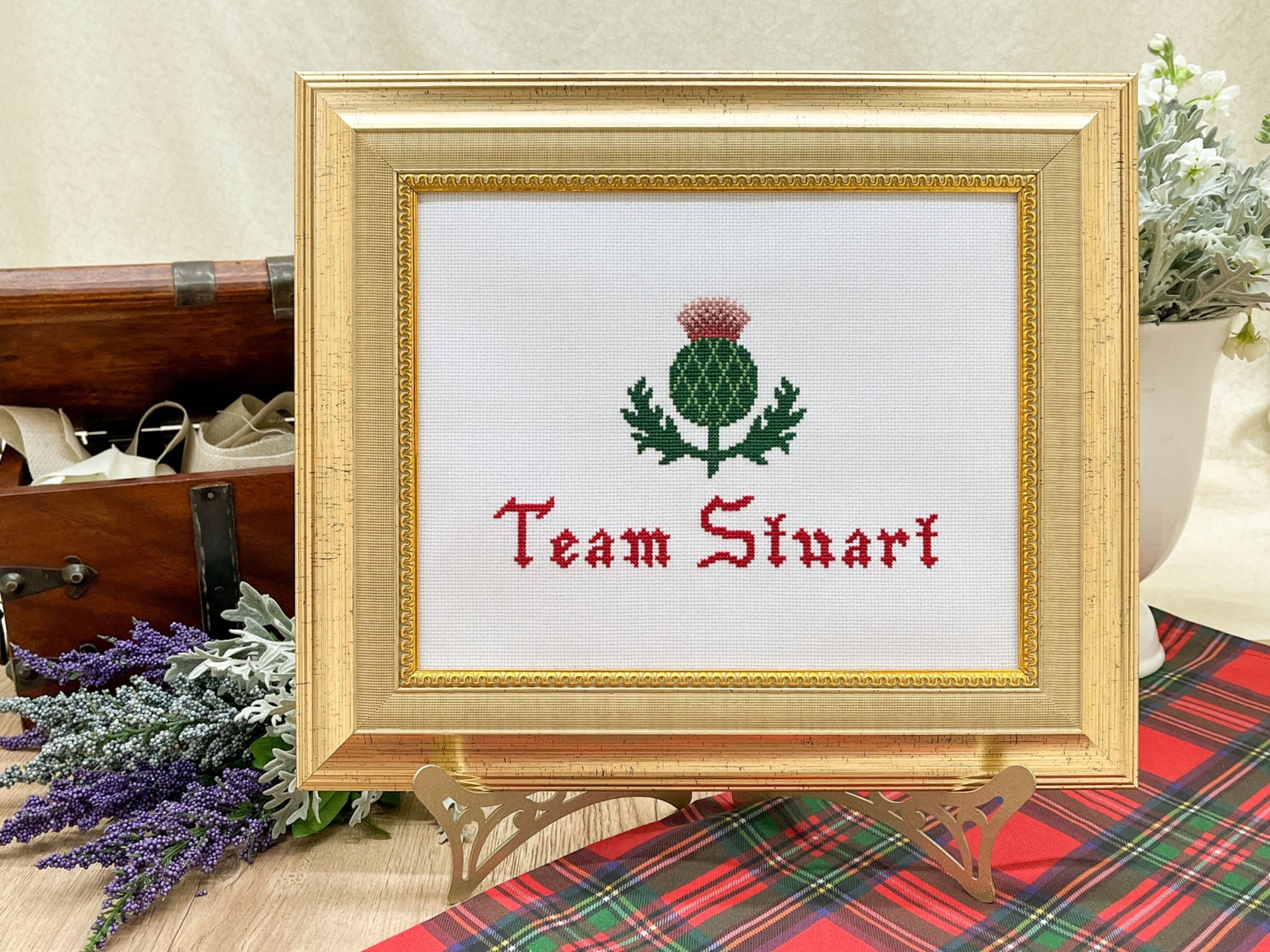 Team Stuart Cross Stitch Pattern (small) | PDF Instant Download | Gift for Lovers of History, Royal Family & Scotland | Thistle, Heraldry