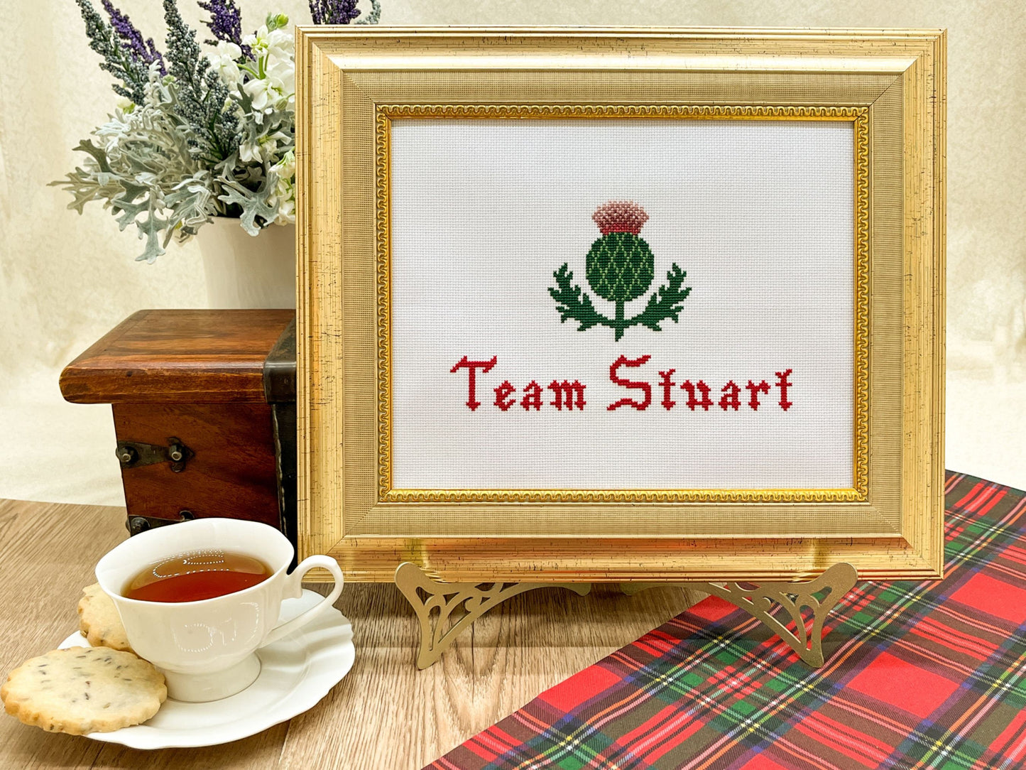 Team Stuart Cross Stitch Pattern (small) | PDF Instant Download | Gift for Lovers of History, Royal Family & Scotland | Thistle, Heraldry