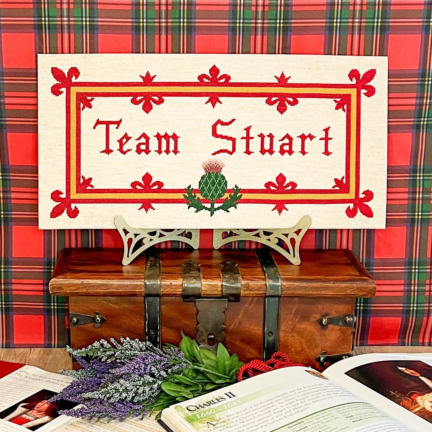 Team Stuart Cross Stitch Pattern (large) | PDF Instant Download | Gift for Lovers of History, Royal Family & Scotland | Thistle, Heraldry