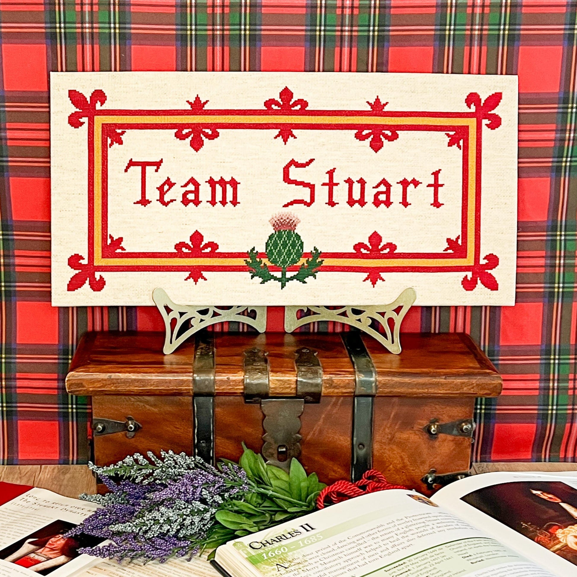 Team Stuart Cross Stitch Pattern (large) | PDF Instant Download | Gift for Lovers of History, Royal Family & Scotland | Thistle, Heraldry